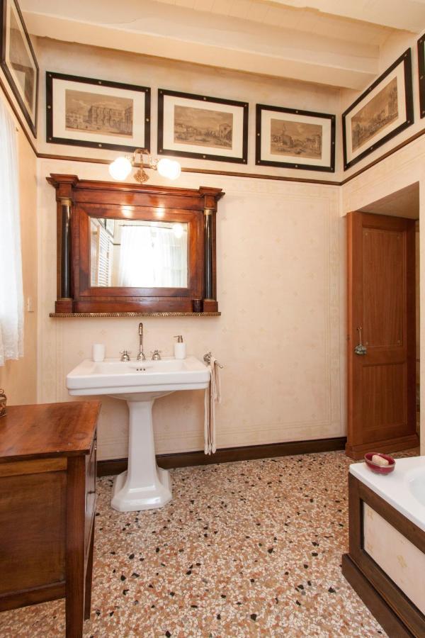 Explore Venice From A Sophisticated Hideaway In San Polo Exterior photo