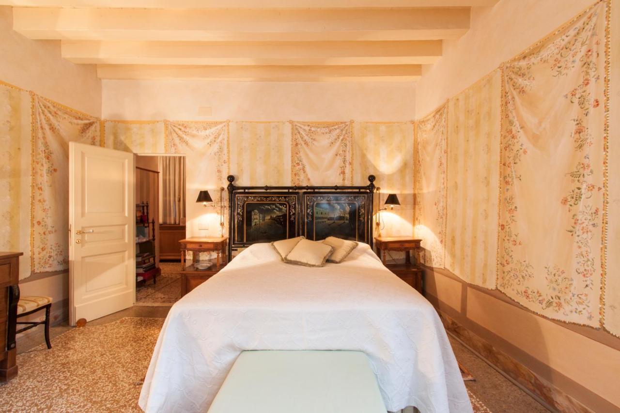 Explore Venice From A Sophisticated Hideaway In San Polo Exterior photo
